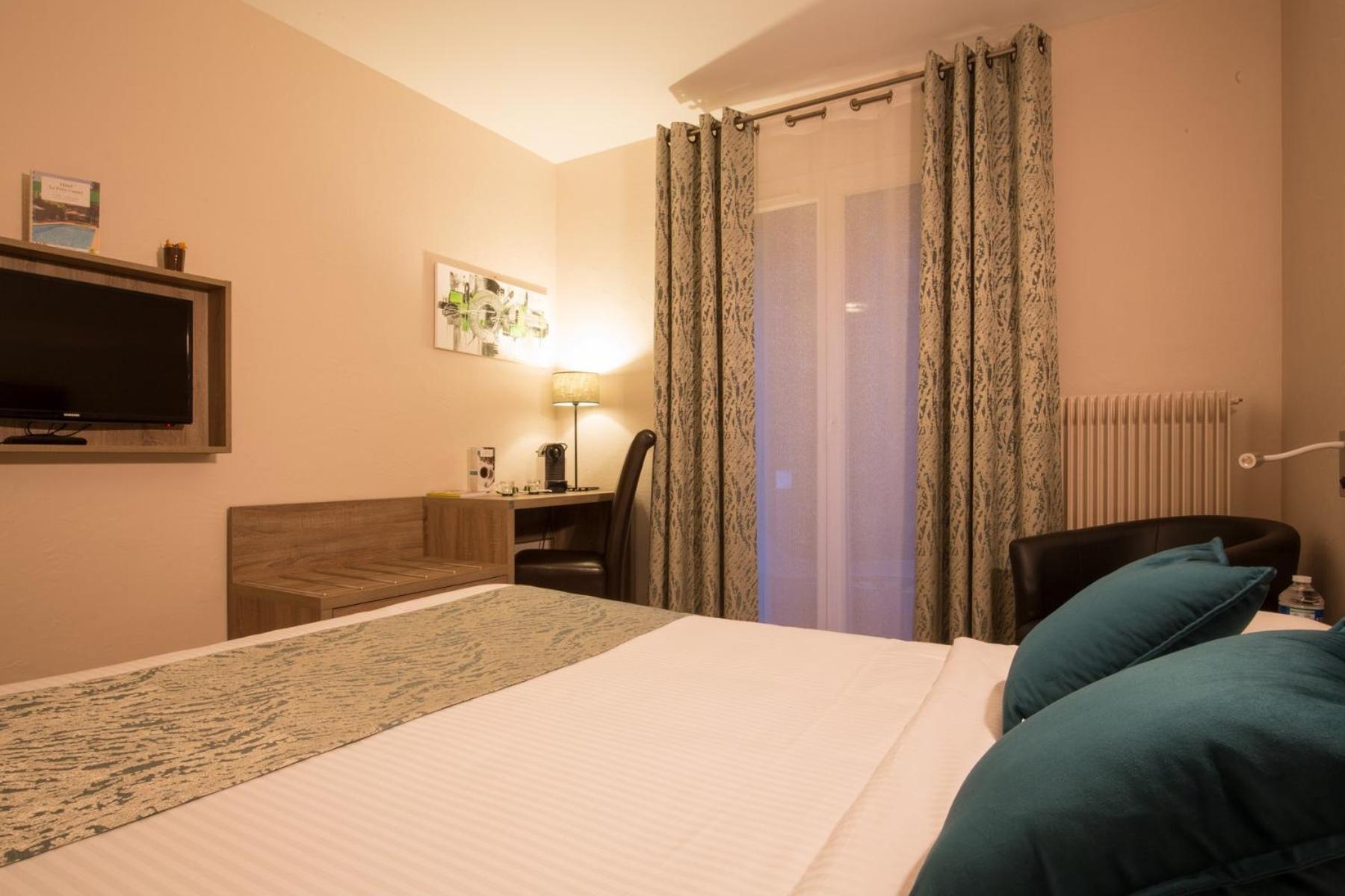 Logis Hotel Le Petit Casset La Boisse Zimmer foto